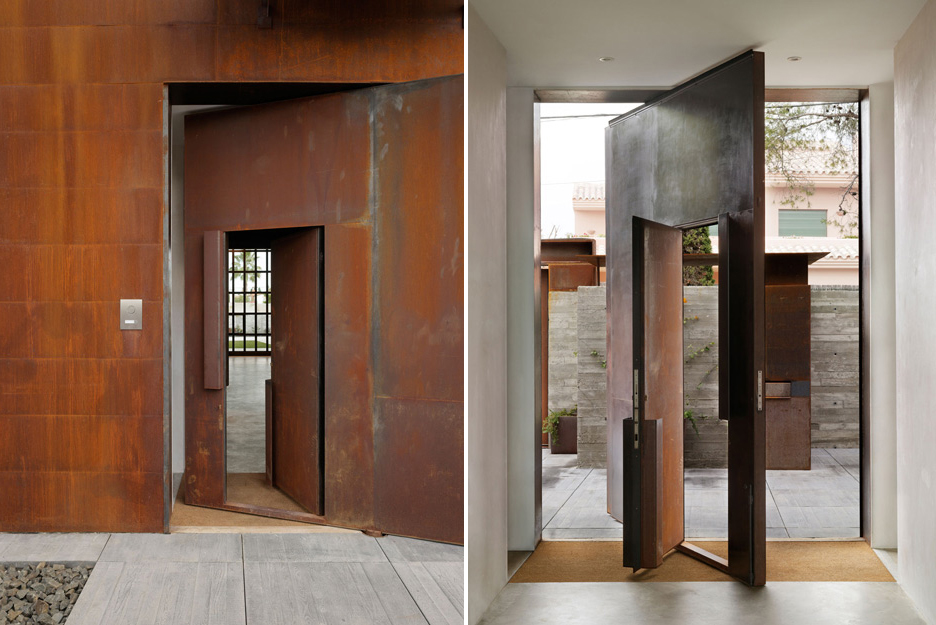 Residential Design Inspiration: Large Pivot Doors - Studio MM Architect