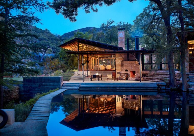 Modern Residential Architecture: Outdoor Living Space - Studio MM Architect