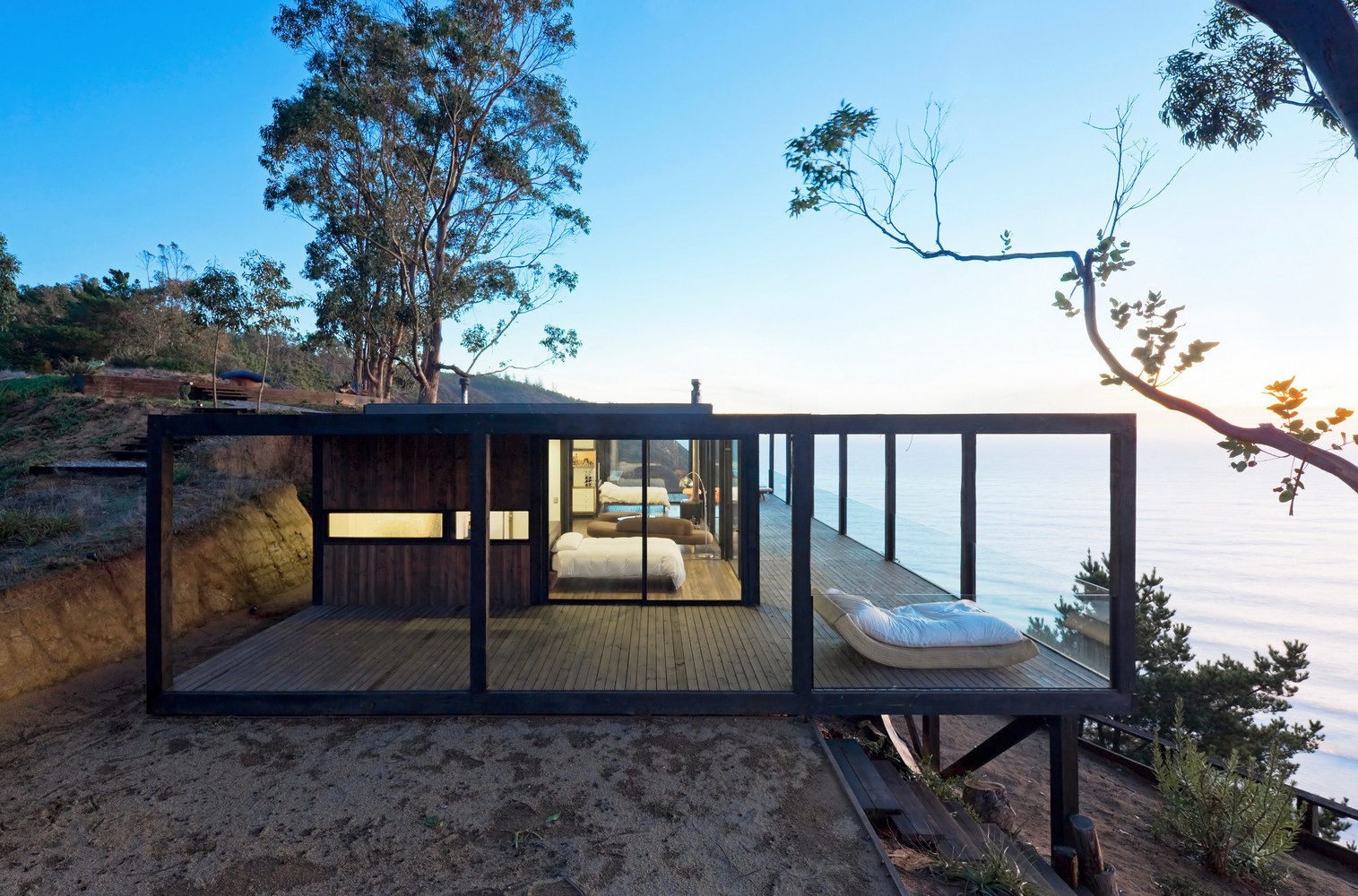 Indoor - Outdoor living : Modern Deck Design Inspiration