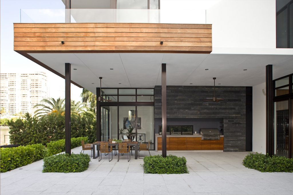 Modern Outdoor Kitchen - Design Inspiration for a modern home