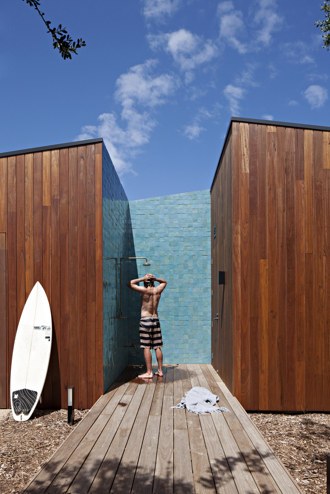 Modern Outdoor Residential Design - Contemporary outdoor shower